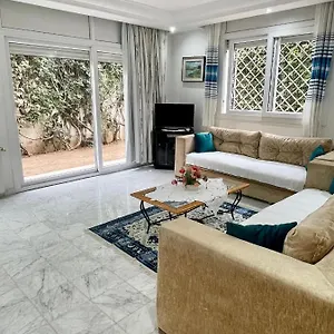 Villa Etage De Avec Jardin, Pres De L'aireport Et Parking Prive, Ariana